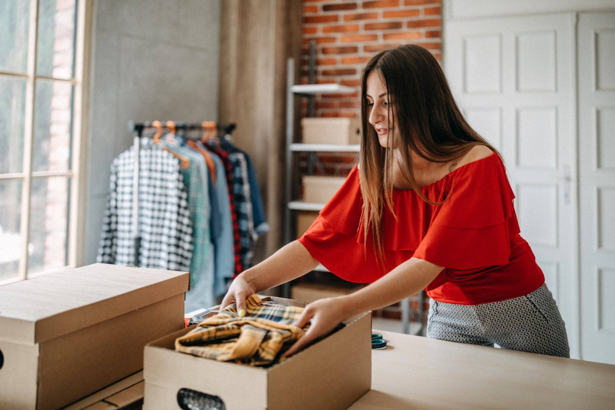 Online shopping makes happy a lot of people Online shopping makes happy a lot of people