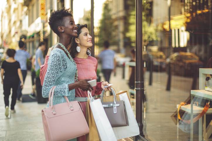 Friends are window shopping in the summer Friends are window shopping in the summer